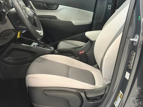 Used 2023 Hyundai Kona SE AWD/4WD image 12