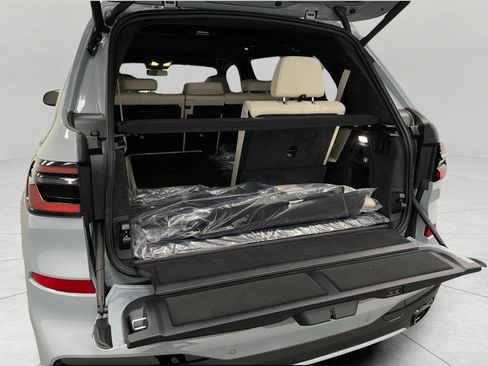 New 2026 BMW X7 M60i AWD/4WD image 7