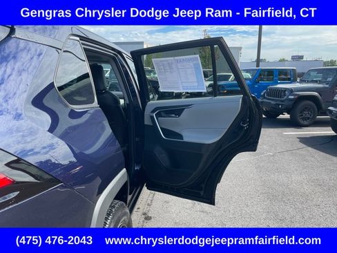 Used 2021 Toyota RAV4 XLE w/ Convenience Package AWD/4WD image 25