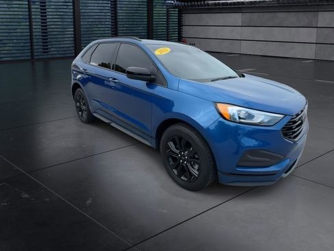 Used 2022 Ford Edge SE w/ Black Appearance Package image 2