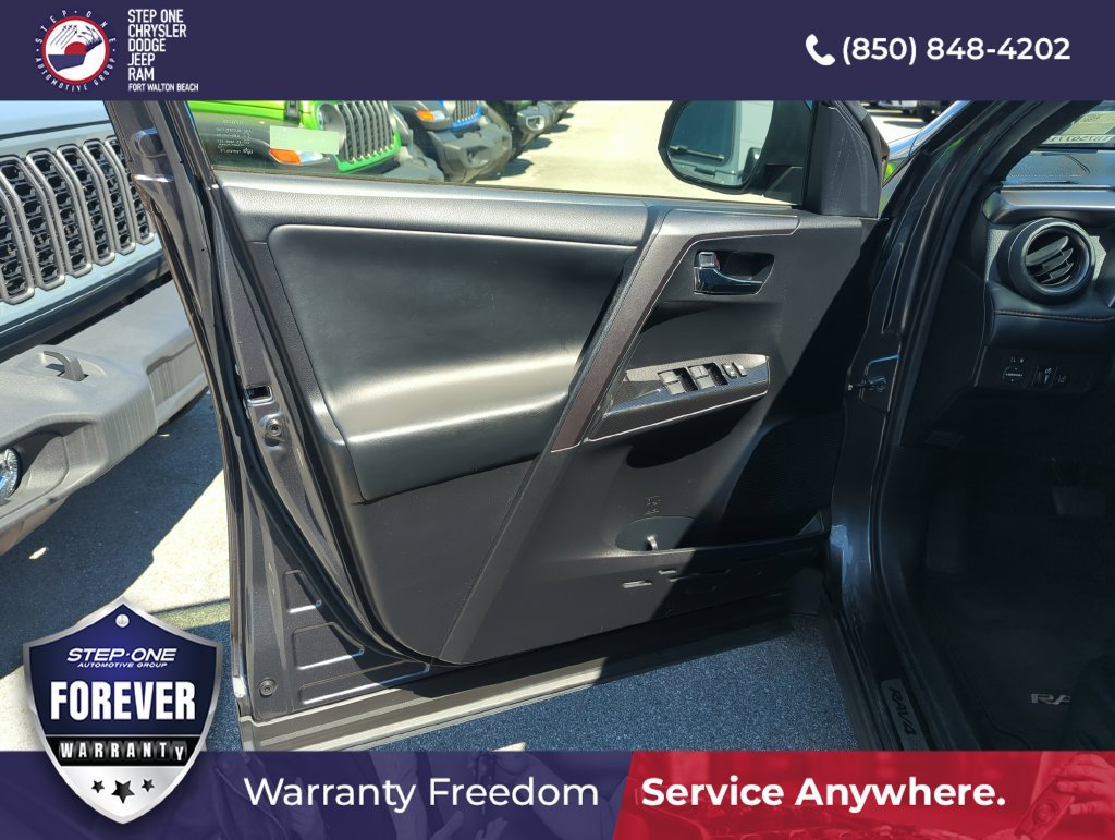 Used 2018 Toyota RAV4 SE w/ Power Extra Value Package FWD image 17