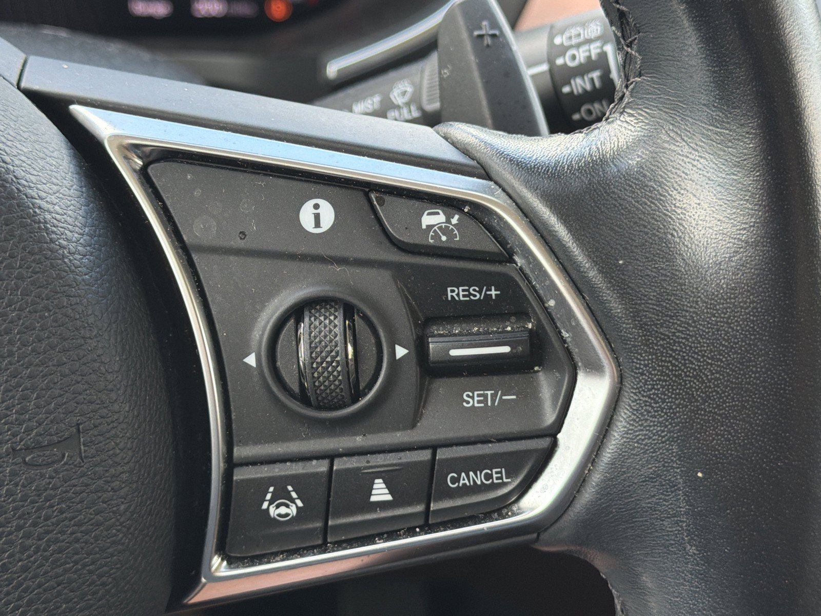 Used 2023 Acura MDX w/ Technology Package FWD image 31