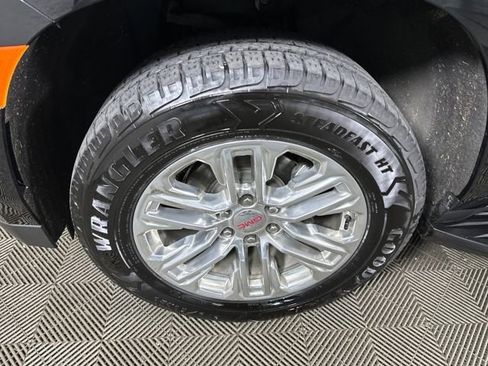Used 2023 GMC Yukon SLT image 10