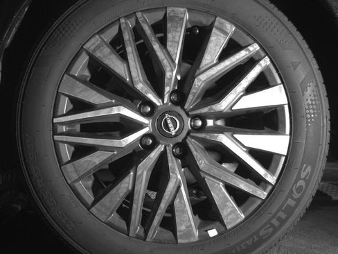 Used 2025 Nissan Altima 2.5 SV FWD image 14
