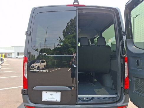 Used 2022 Mercedes-Benz Sprinter 2500 image 27