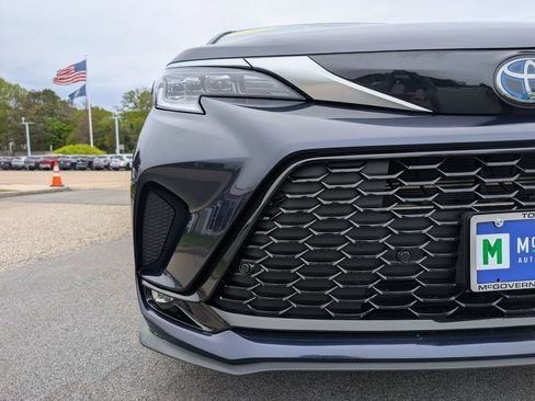 Used 2023 Toyota Sienna XSE w/ XSE Plus Package AWD/4WD image 10