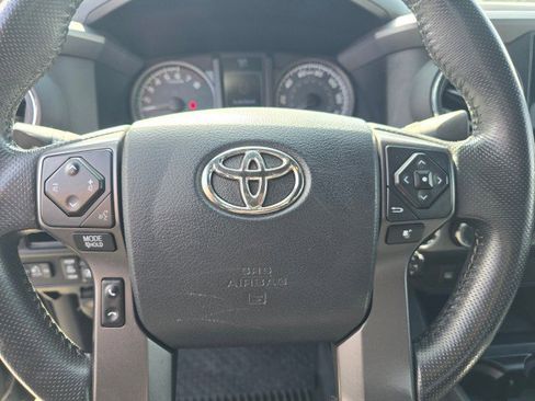 Used 2017 Toyota Tacoma TRD Off-Road w/ Tow Package (A/T) AWD/4WD image 28