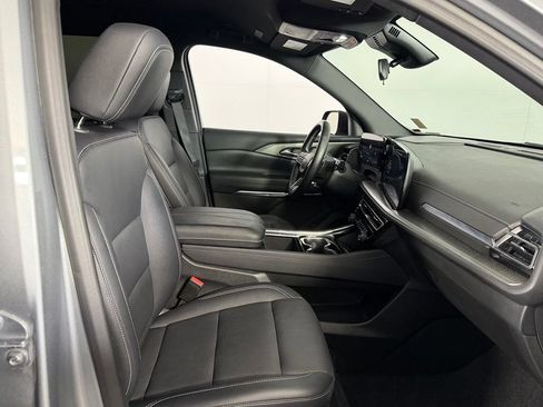 Used 2025 Chevrolet Traverse LT FWD image 30