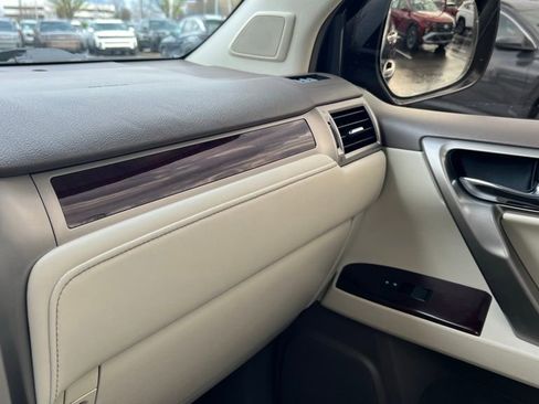 Used 2017 Lexus GX 460 Premium w/ Premium Package image 38