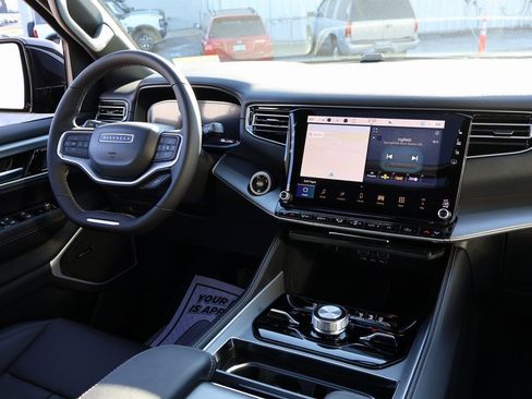 New 2025 Jeep Wagoneer L Series II image 14