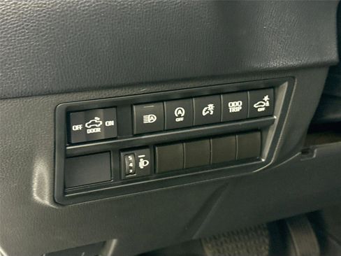 Used 2023 Toyota Tundra SR5 w/ SR5 Convenience Package AWD/4WD image 15