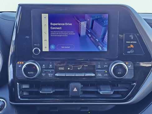 Used 2023 Toyota Highlander XLE image 29