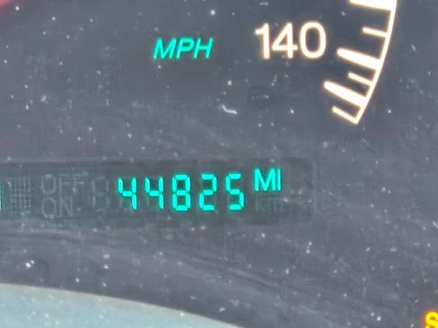 Used 2000 Cadillac De Ville DTS w/ Safety/Security Pkg image 31