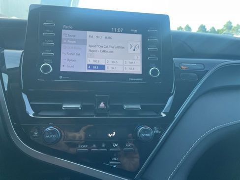 Used 2024 Toyota Camry SE image 19