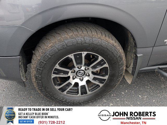 Used 2021 Nissan Titan SV w/ SV Convenience Package RWD image 4