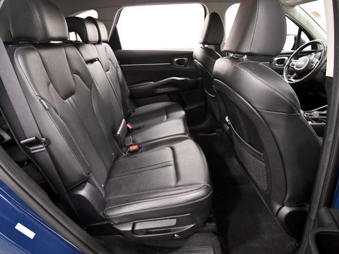 Certified 2024 Kia Sorento S AWD/4WD image 17