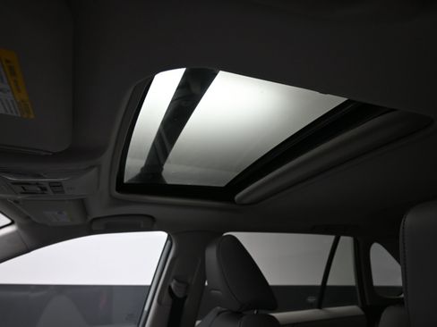 Used 2021 Toyota RAV4 XLE Premium image 17