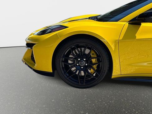 Used 2025 Chevrolet Corvette Z06 RWD image 13