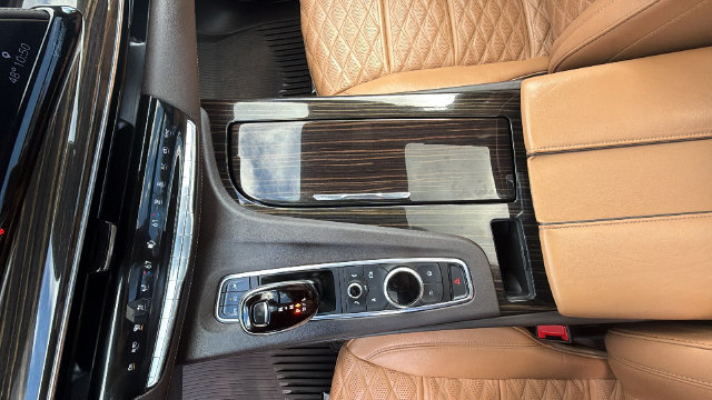 Used 2022 Cadillac Escalade ESV Premium Luxury w/ Performance Package AWD/4WD image 28
