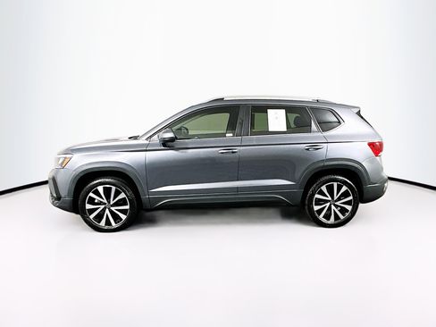 Used 2024 Volkswagen Taos SE FWD image 4