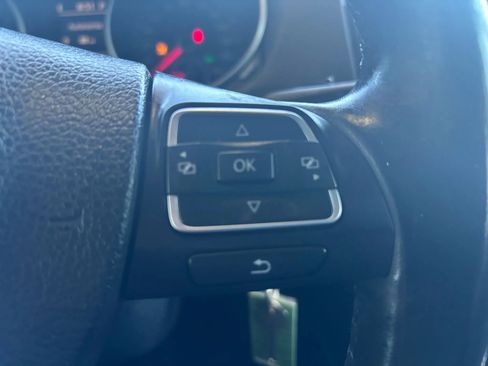 Used 2014 Volkswagen Golf 4-Door image 15