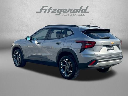 Used 2025 Chevrolet Trax LT w/ LT Convenience Package FWD image 7