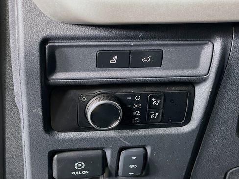 Used 2024 Ford Expedition Max XLT image 17