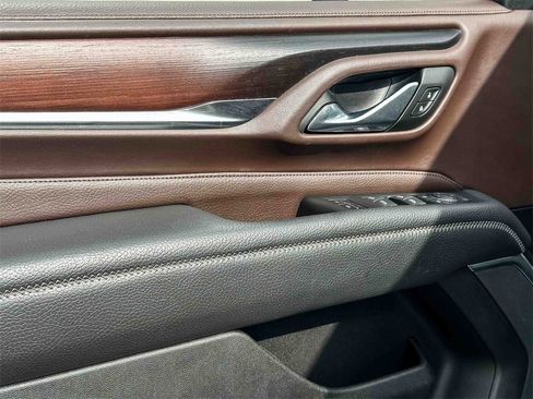 Used 2021 GMC Yukon XL Denali w/ Denali Premium Package image 16