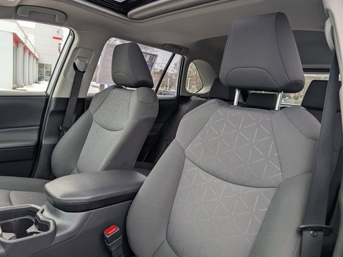 Used 2019 Toyota RAV4 XLE w/ Convenience Package image 19
