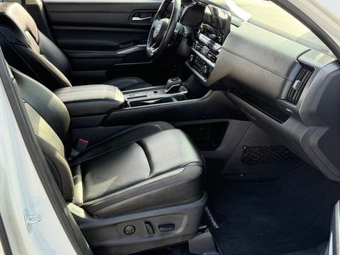 Certified 2023 Nissan Pathfinder SL w/ Lighting Package (N92) image 27