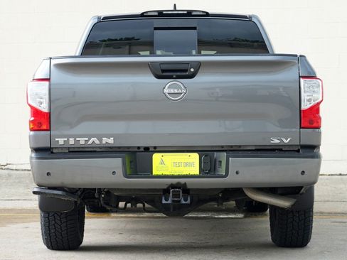 Used 2023 Nissan Titan SV w/ SV Convenience Package RWD image 10