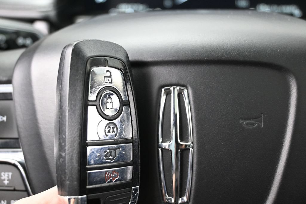 Used 2022 Lincoln Nautilus Reserve w/ Monochromatic Package AWD/4WD image 44