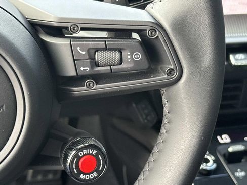 Used 2025 Porsche 911 Carrera image 25