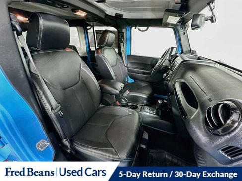 Used 2017 Jeep Wrangler Unlimited Sahara AWD/4WD image 32