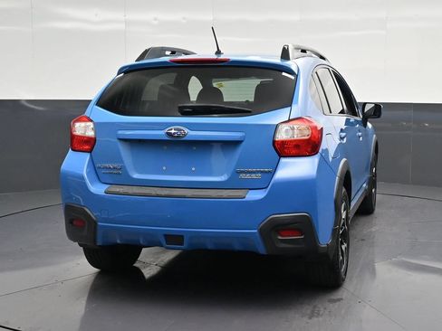 Used 2016 Subaru Crosstrek 2.0i Premium w/ Moonroof Package AWD/4WD image 2