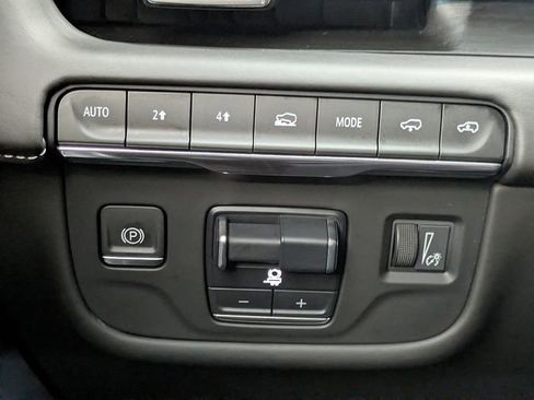 Certified 2023 Cadillac Escalade ESV Sport Platinum w/ LPO, Floor Liner Package AWD/4WD image 27