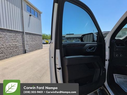 Used 2023 Chevrolet Tahoe Z71 w/ Luxury Package AWD/4WD image 10
