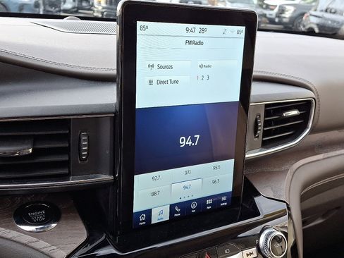 Certified 2022 Ford Explorer Platinum w/ Equipment Group 601A image 18