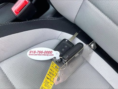 Used 2023 Hyundai Venue SEL FWD image 10