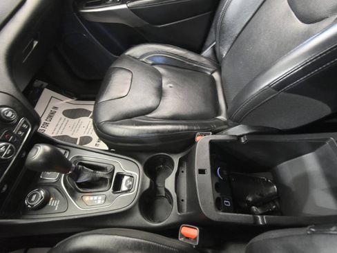 Used 2019 Jeep Cherokee Limited AWD/4WD image 22