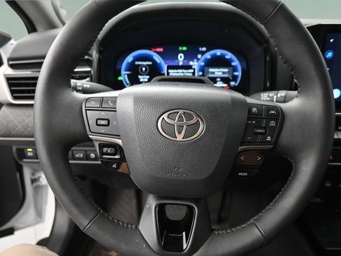 Used 2025 Toyota Camry XLE w/ Premium Plus Package FWD image 27