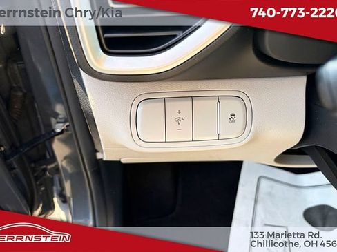 Used 2024 Hyundai Venue SEL FWD image 13