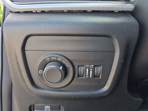 New 2026 Jeep Grand Cherokee Altitude AWD/4WD image 26