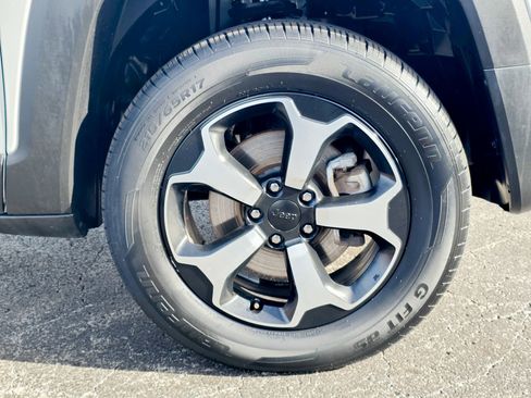 Used 2019 Jeep Renegade Trailhawk image 27