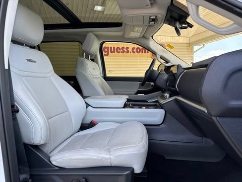 Used 2025 Ford Expedition Max Platinum AWD/4WD image 21