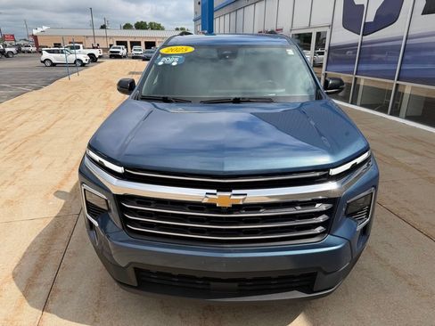 Certified 2025 Chevrolet Traverse LT FWD image 8