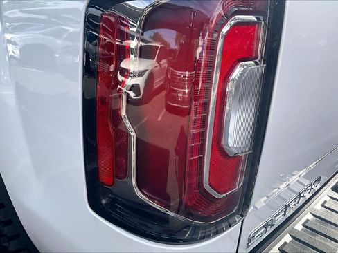 Used 2018 GMC Sierra 1500 SLT w/ Texas SLT Premium Package AWD/4WD image 29