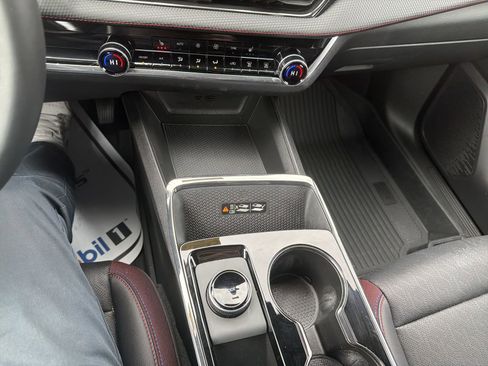 Used 2025 Chevrolet Equinox RS image 17