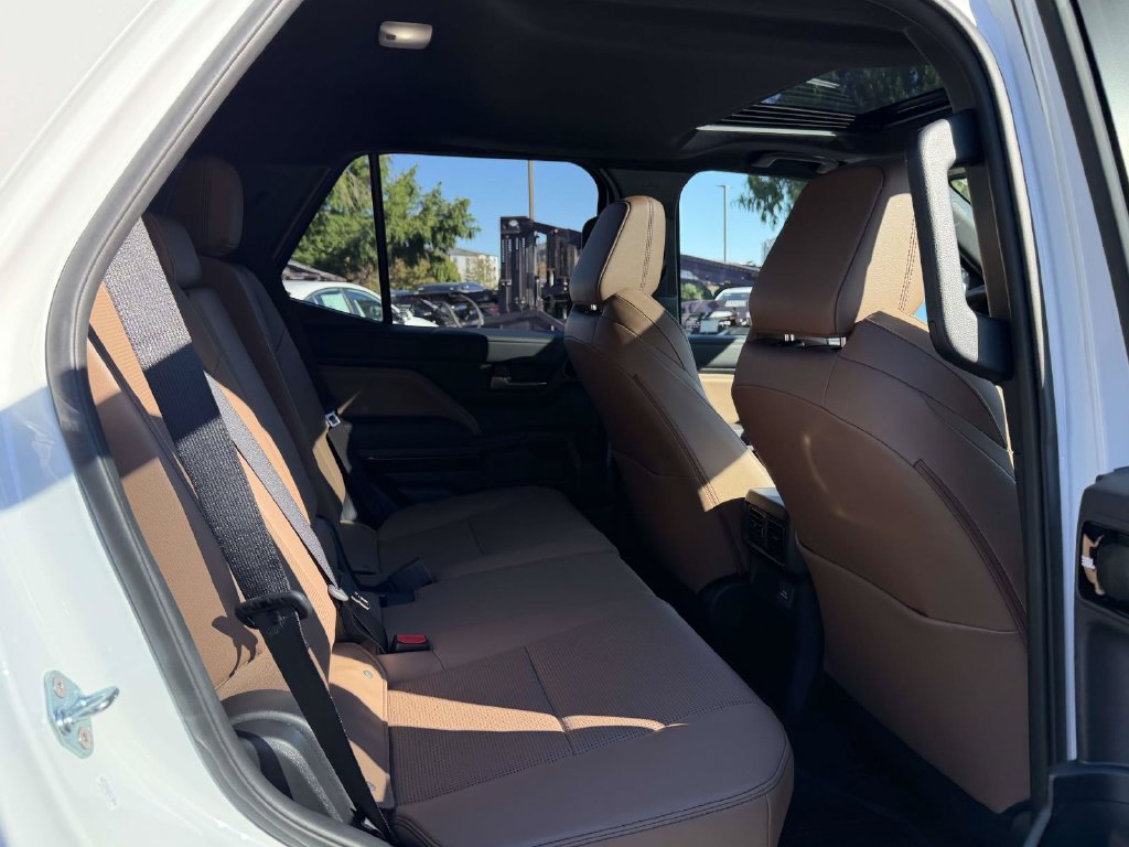 New 2026 Toyota 4Runner Limited AWD/4WD image 12