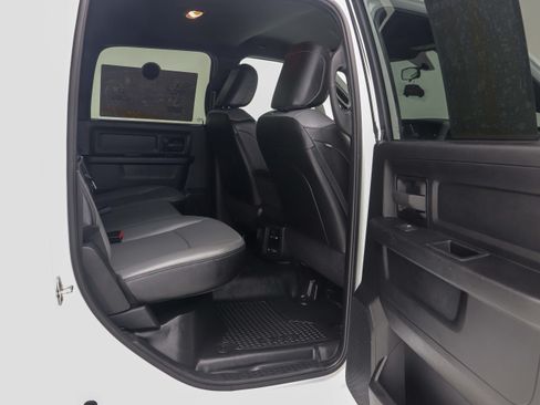 Used 2024 RAM 2500 Tradesman w/ Chrome Appearance Group AWD/4WD image 12